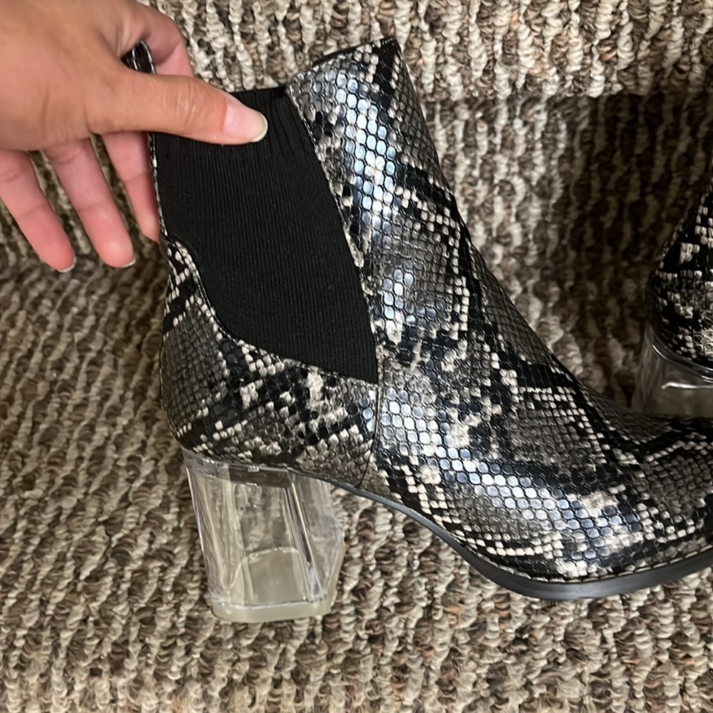 Forever 21 boots - Picture 5 of 6